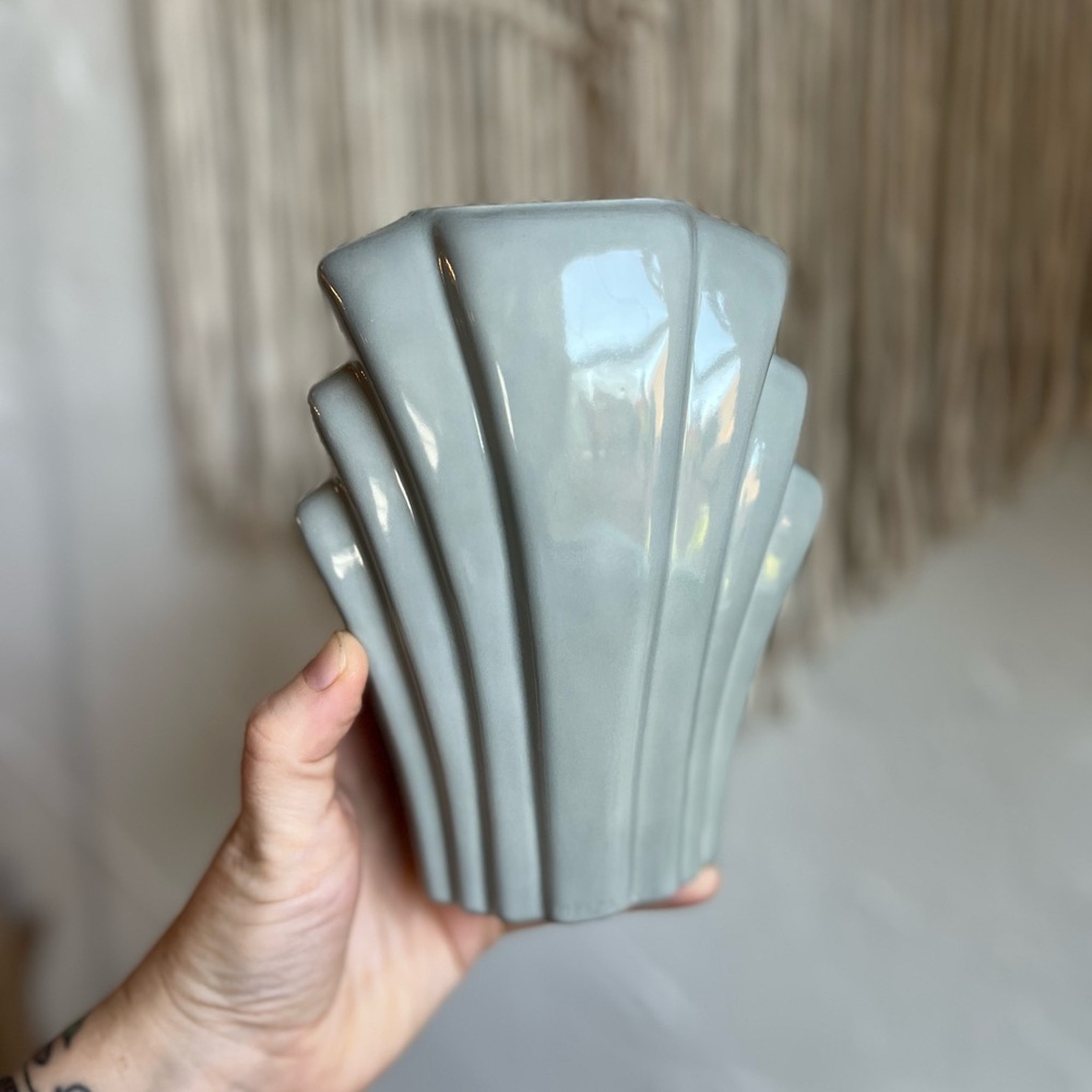 Vintage Mid-Century Art Deco Fan Vase – Gray Ceramic – 1950s/60s Studio Pottery